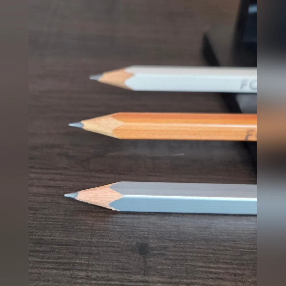 Fondation Louis Vuitton Pencil Set & Holder Limited Edition Museum Exclusive